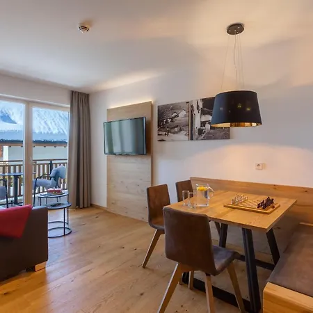 Aparthotel Dreisonnenhof 4*