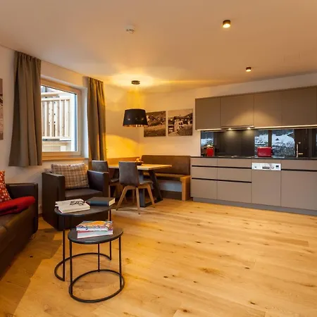 Dreisonnenhof Aparthotel 4*