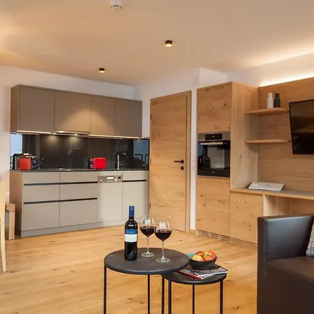 Dreisonnenhof Aparthotel 4*