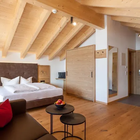Aparthotel Dreisonnenhof Fiss
