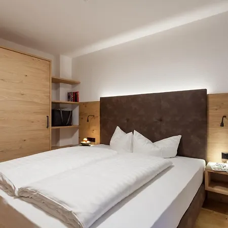 Aparthotel Dreisonnenhof 4*