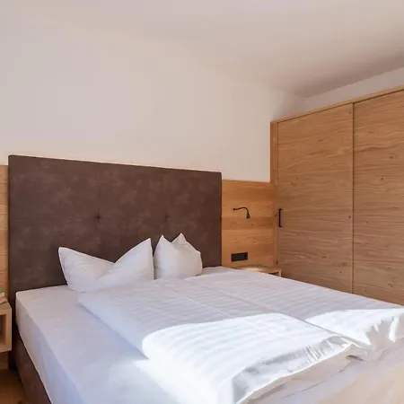 Dreisonnenhof Hotel apartamentowy Fiss