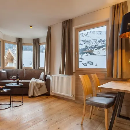 Dreisonnenhof Hotel apartamentowy Fiss